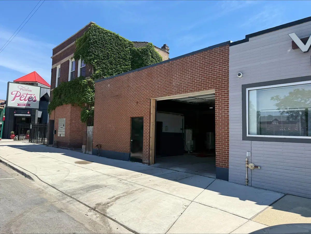 3725 N Western Avenue