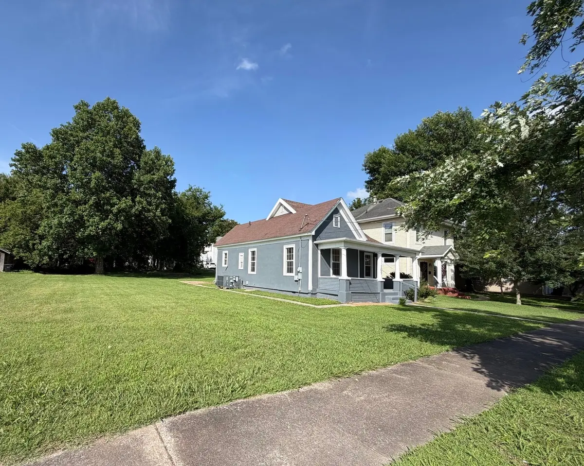109 E 7th Street