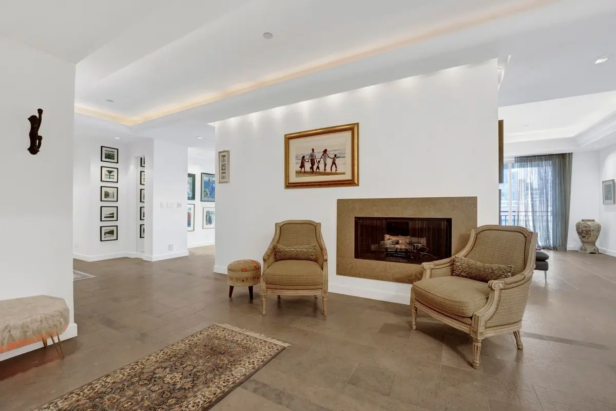 55 W DELAWARE Place