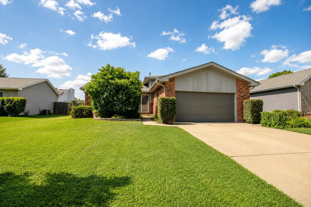2212 SUSANNA Way