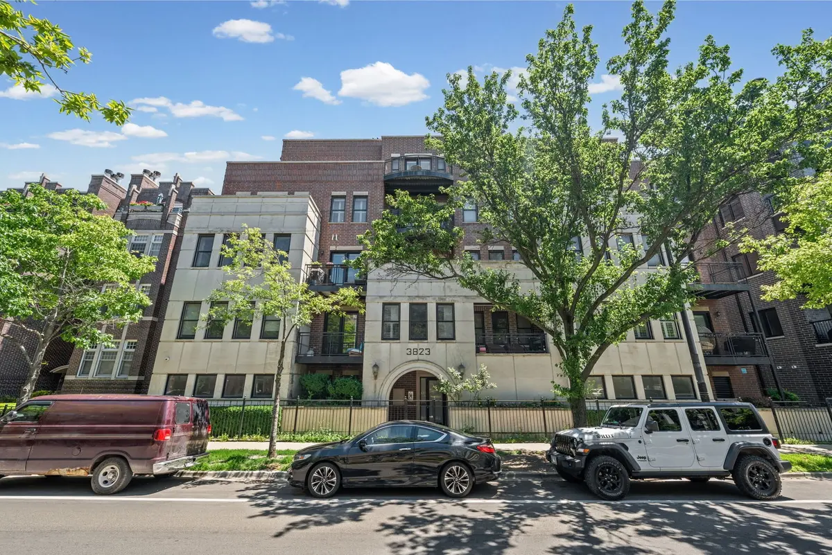 3823 N Ashland Avenue