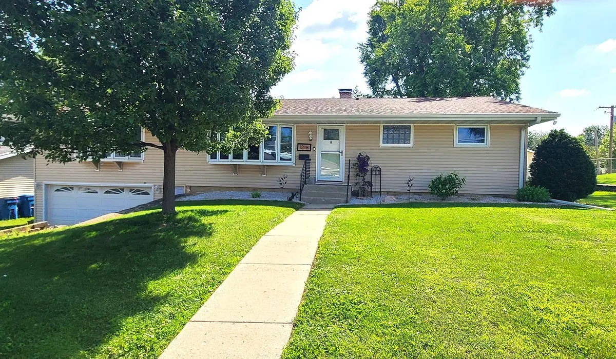 1218 Elm Place