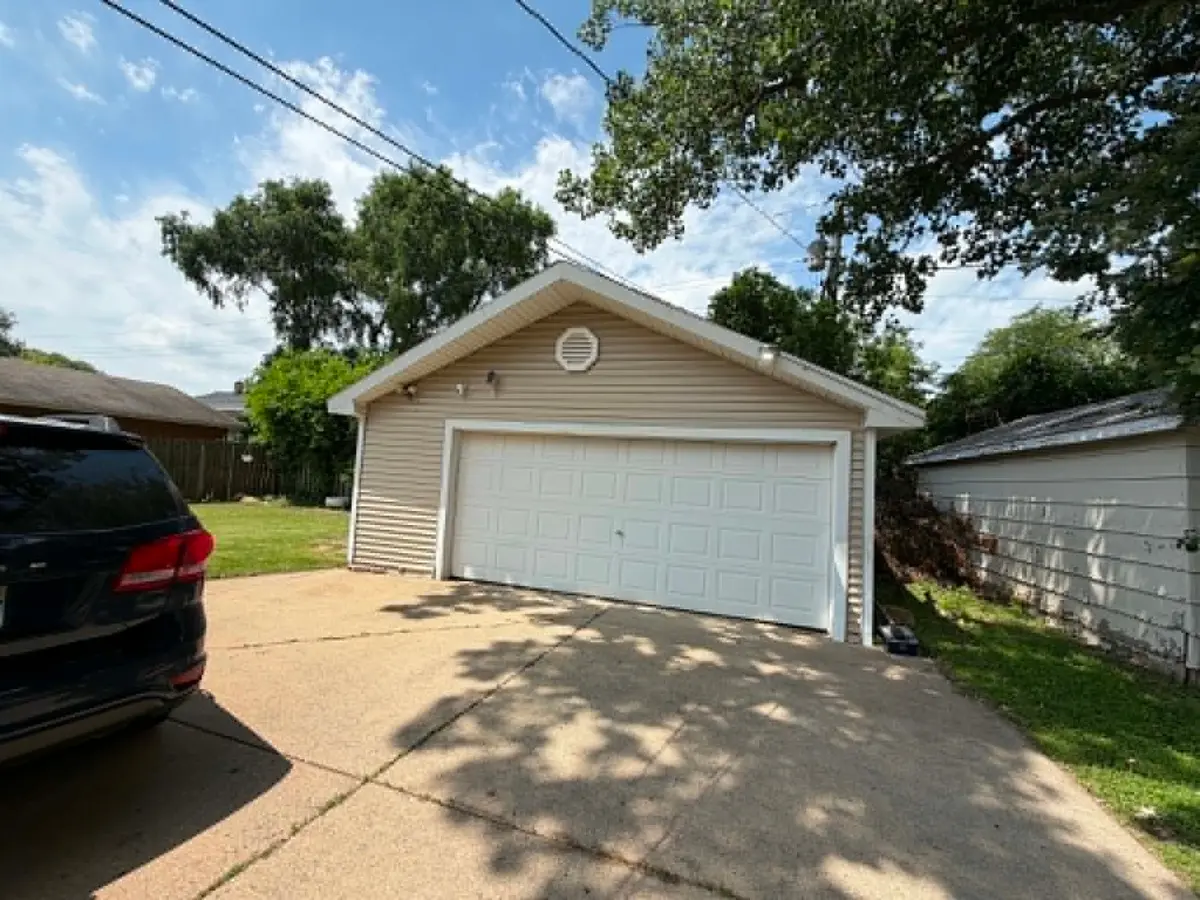 2444 Linden Avenue