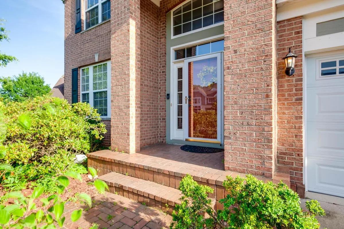 332 colonial Drive