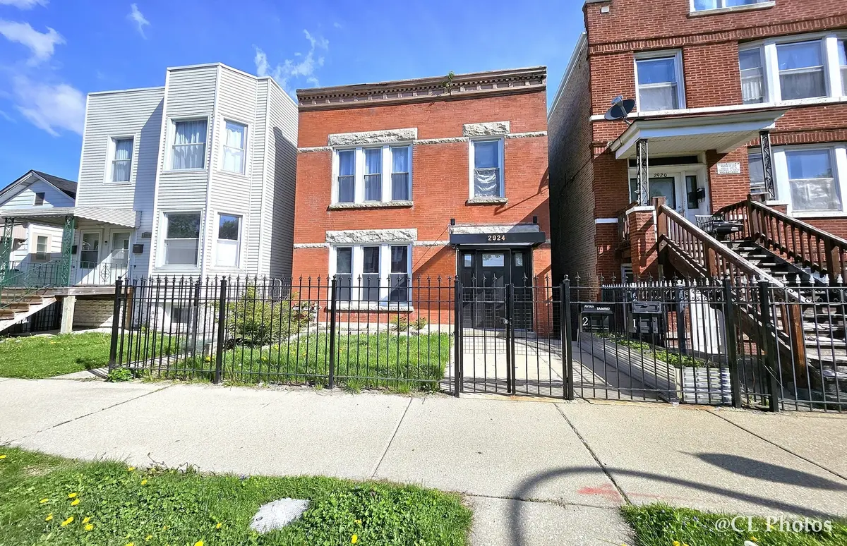 2924 W 38th Place