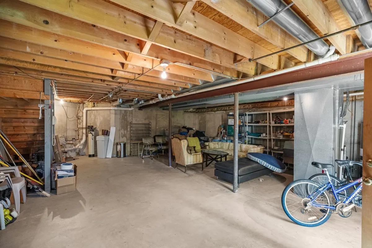 27W225 Ash Court