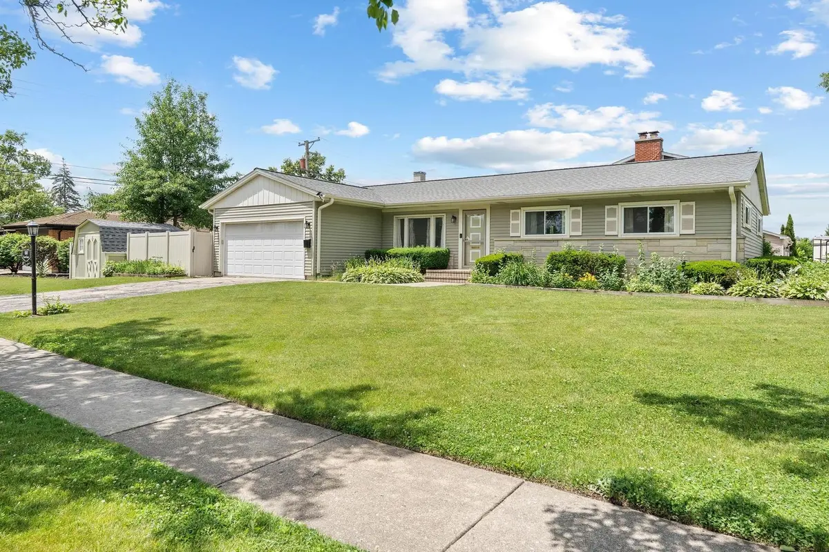 818 Leahy Circle