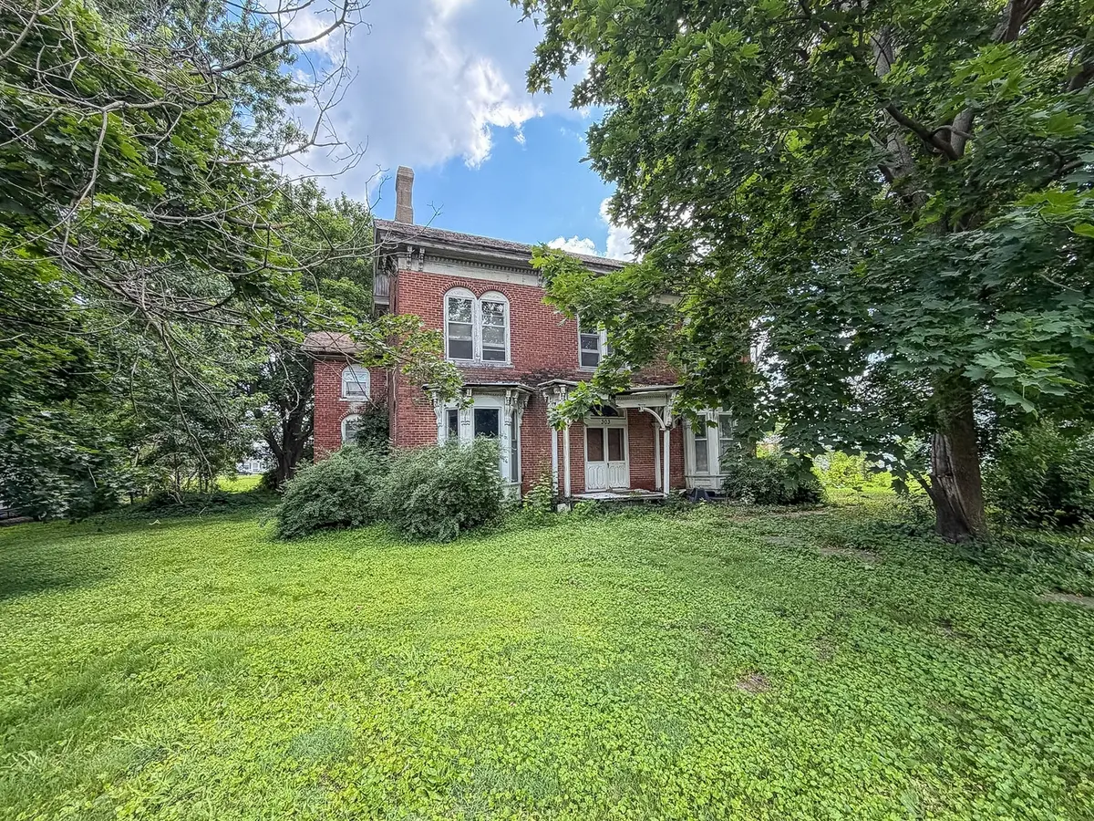 303 N Broadway Street