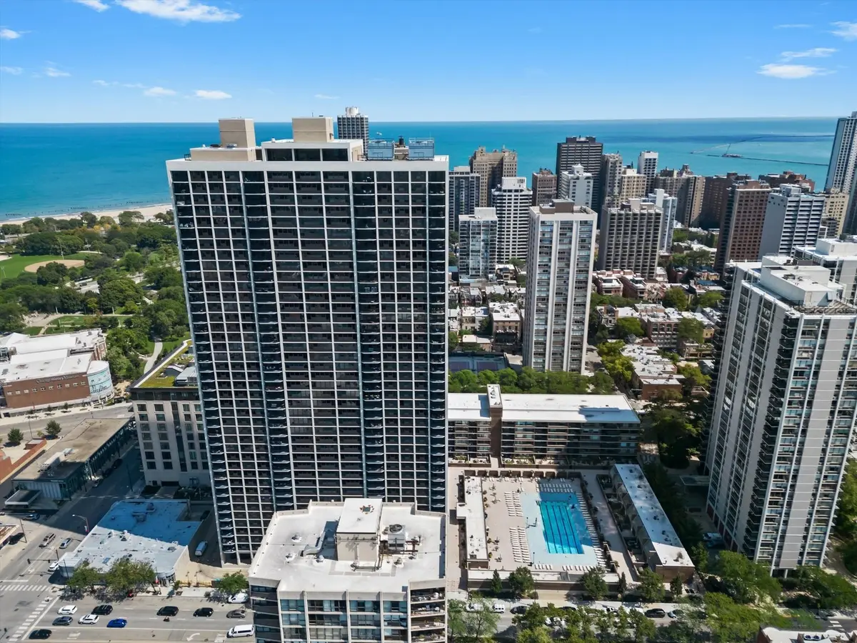 1560 N SANDBURG Terrace