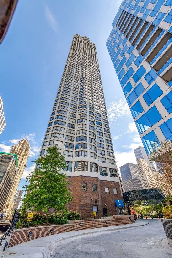 405 N WABASH Avenue