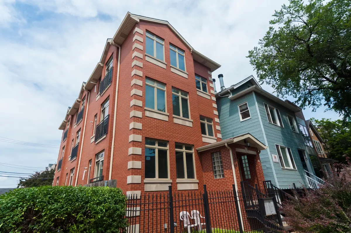 2416 N Greenview Avenue