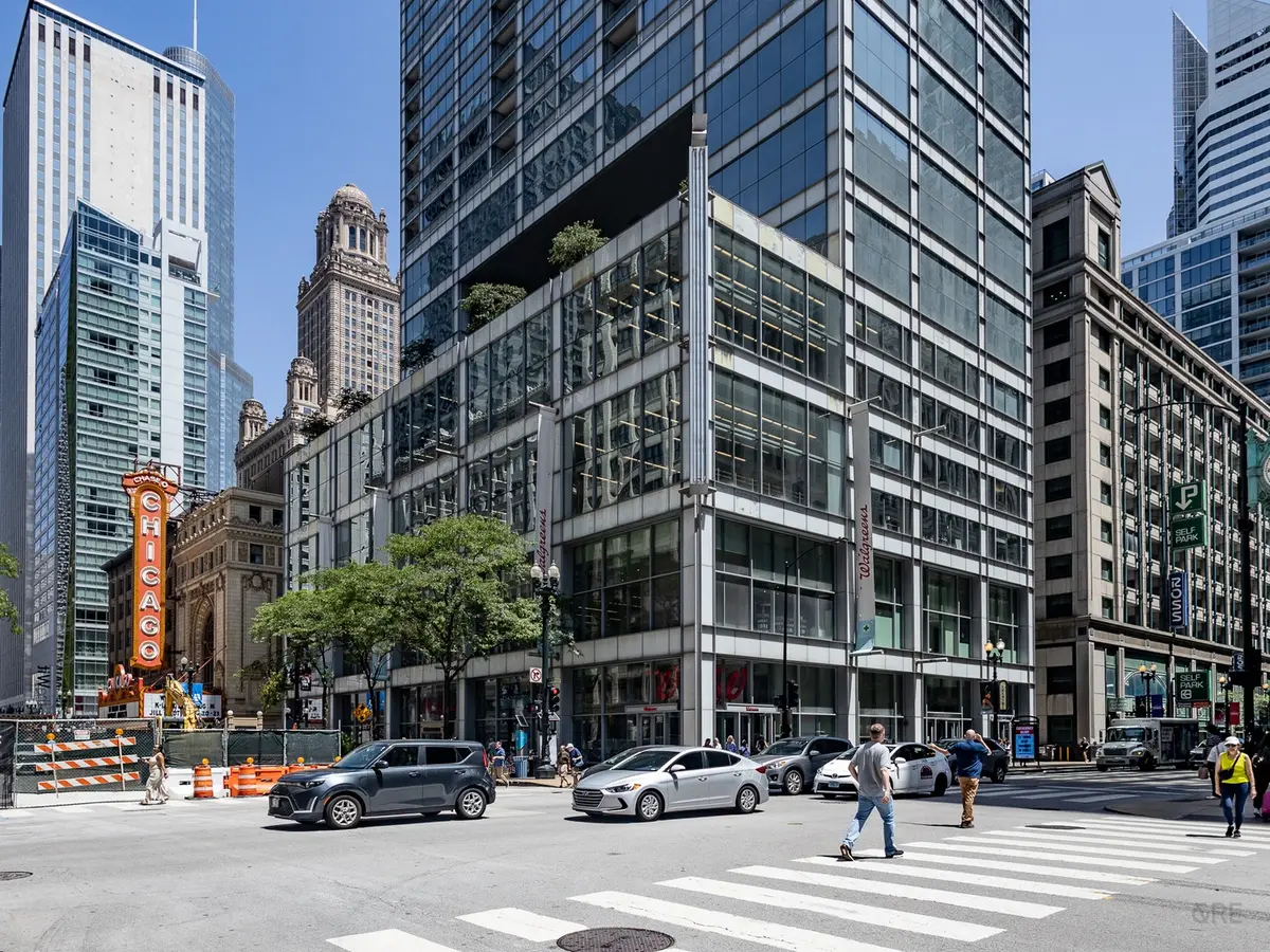 8 E Randolph Street