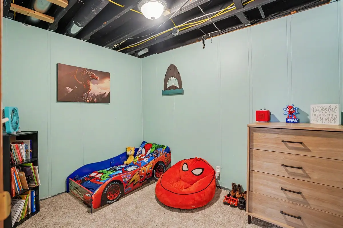 619 Middle Road