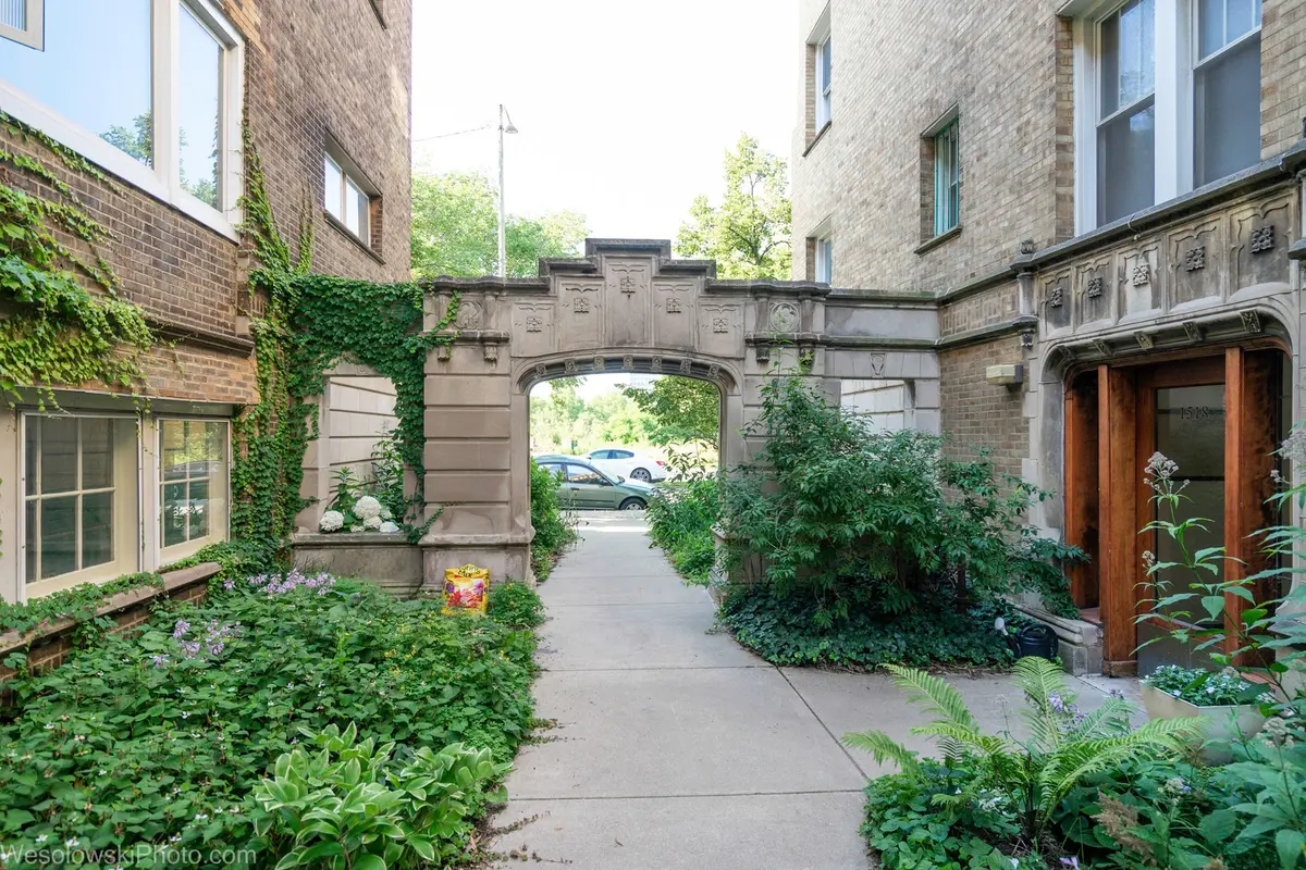 1522 E 59th Street