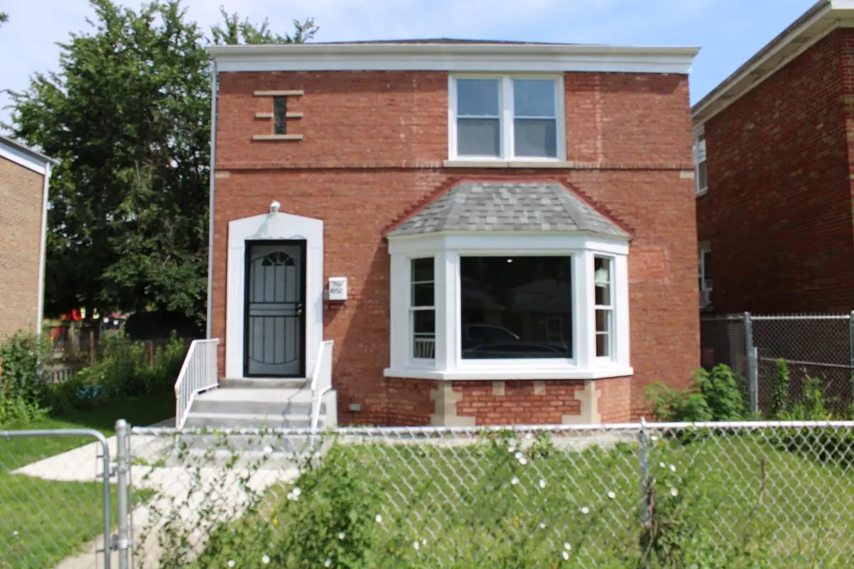 1052 W 111th Place