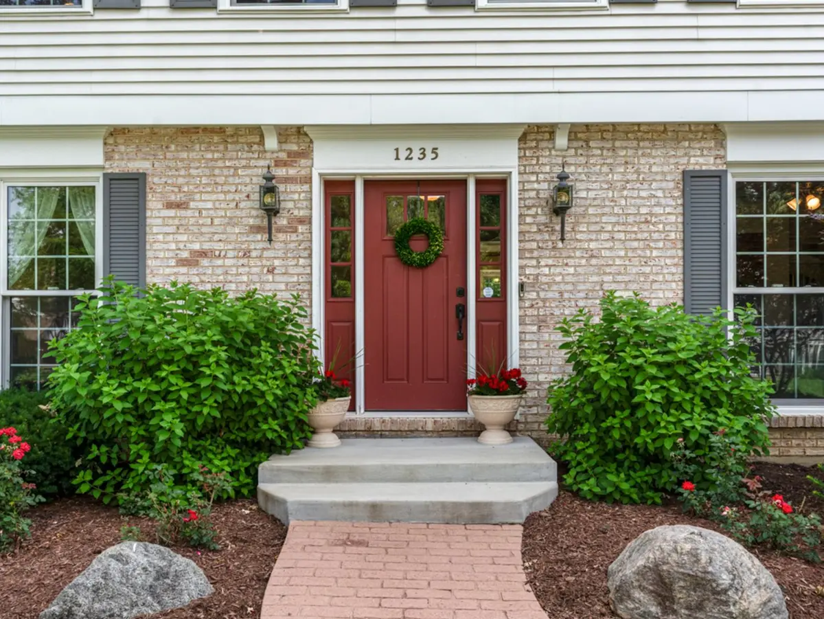 1235 Pin Oak Court