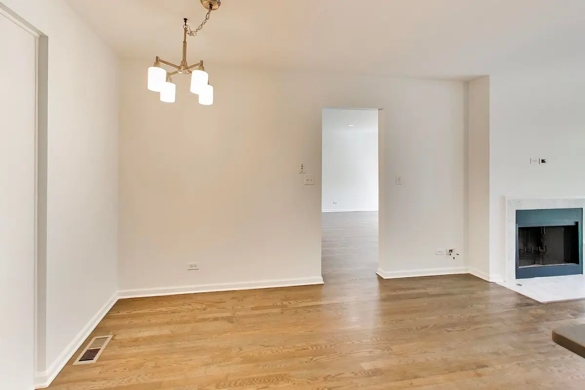 437 Grosse Pointe Circle