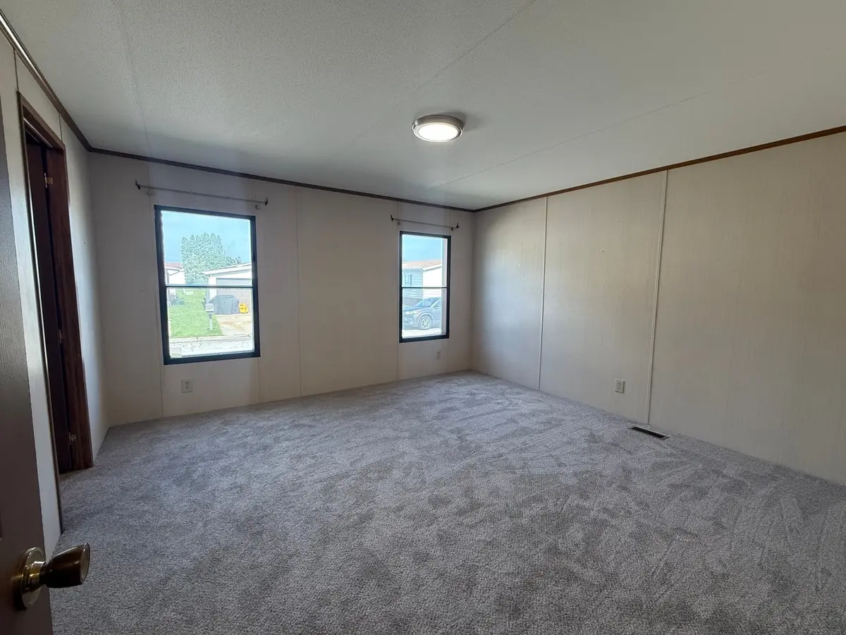 735 Thorntree Terrace