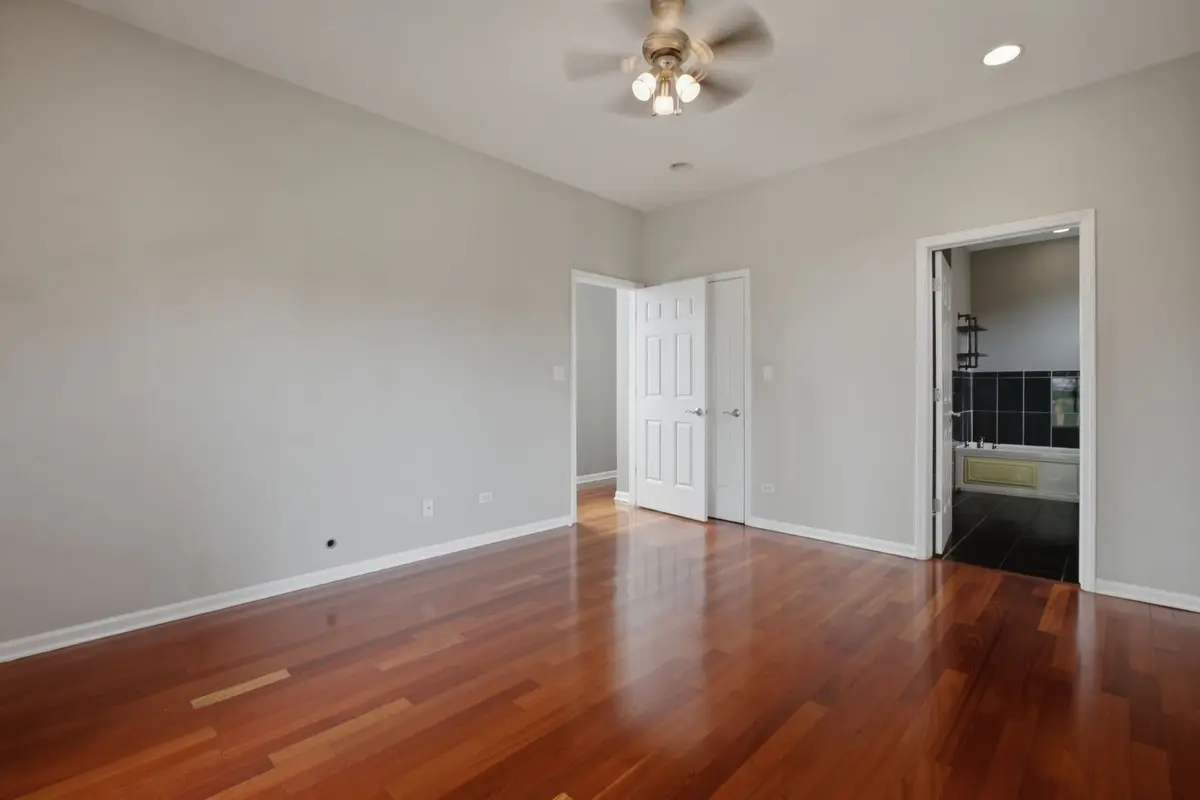 2539 W Warren Boulevard
