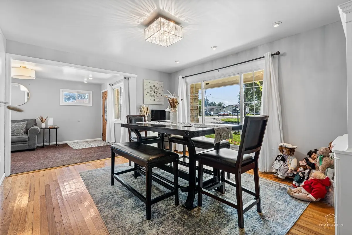 2405 Sarah Street