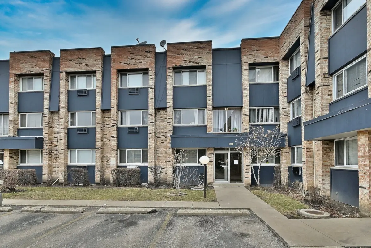 8637 1/2 W FOSTER Avenue