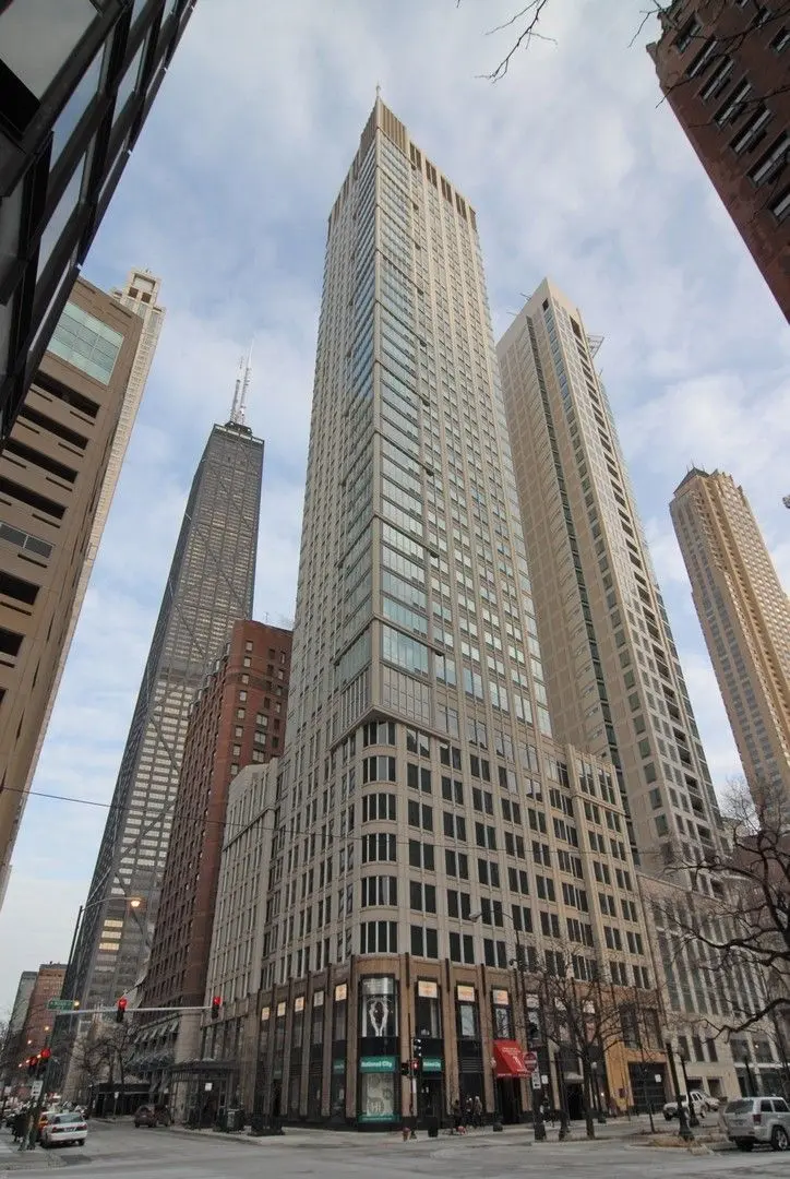 57 E Delaware Place