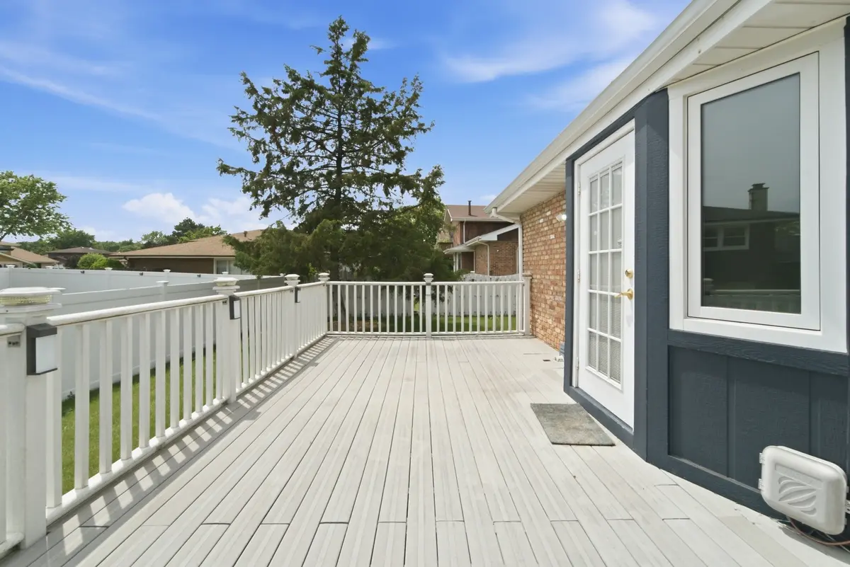 1939 E 170th Place