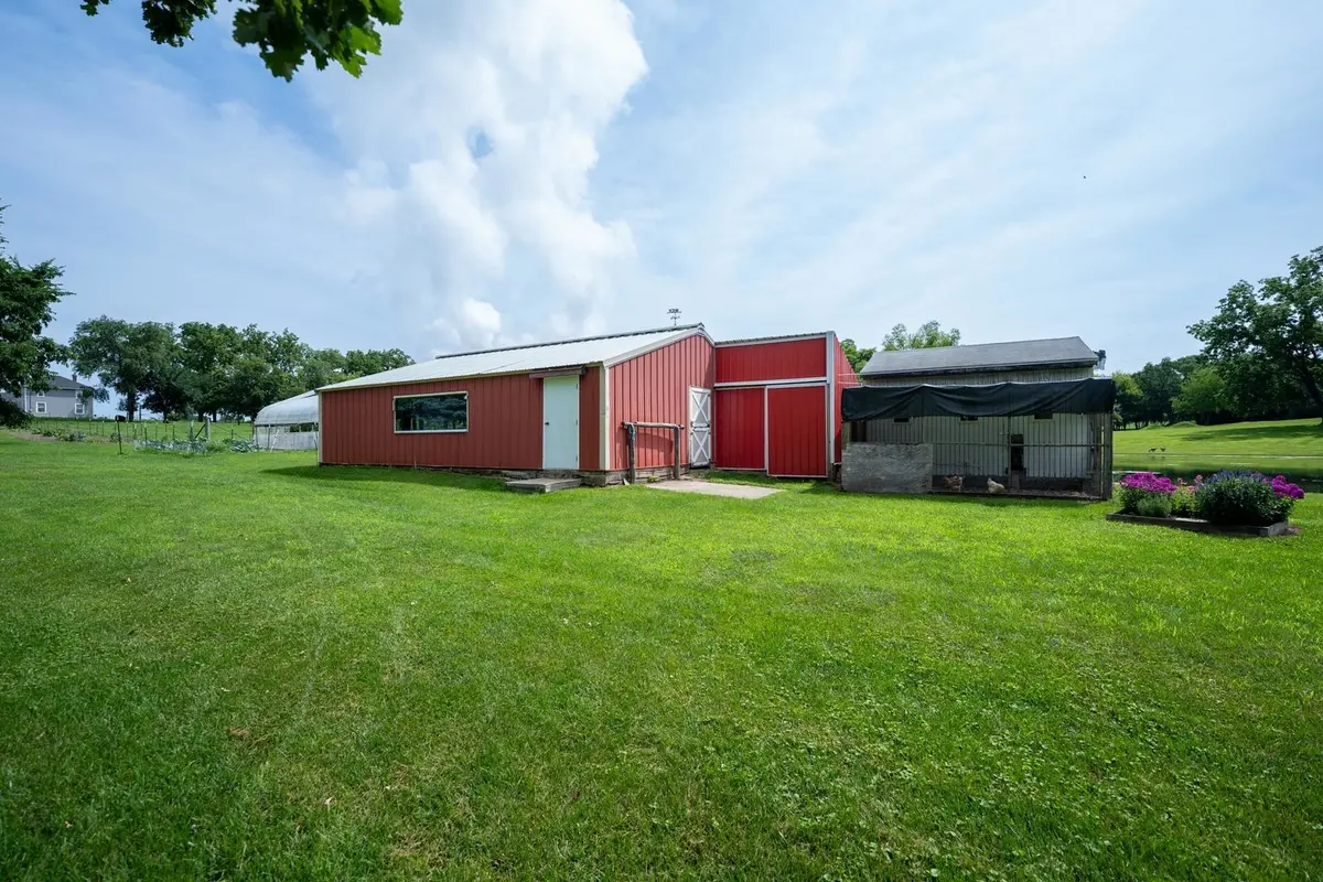 3365 N Blackhawk Road