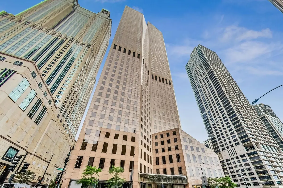 950 N Michigan Avenue