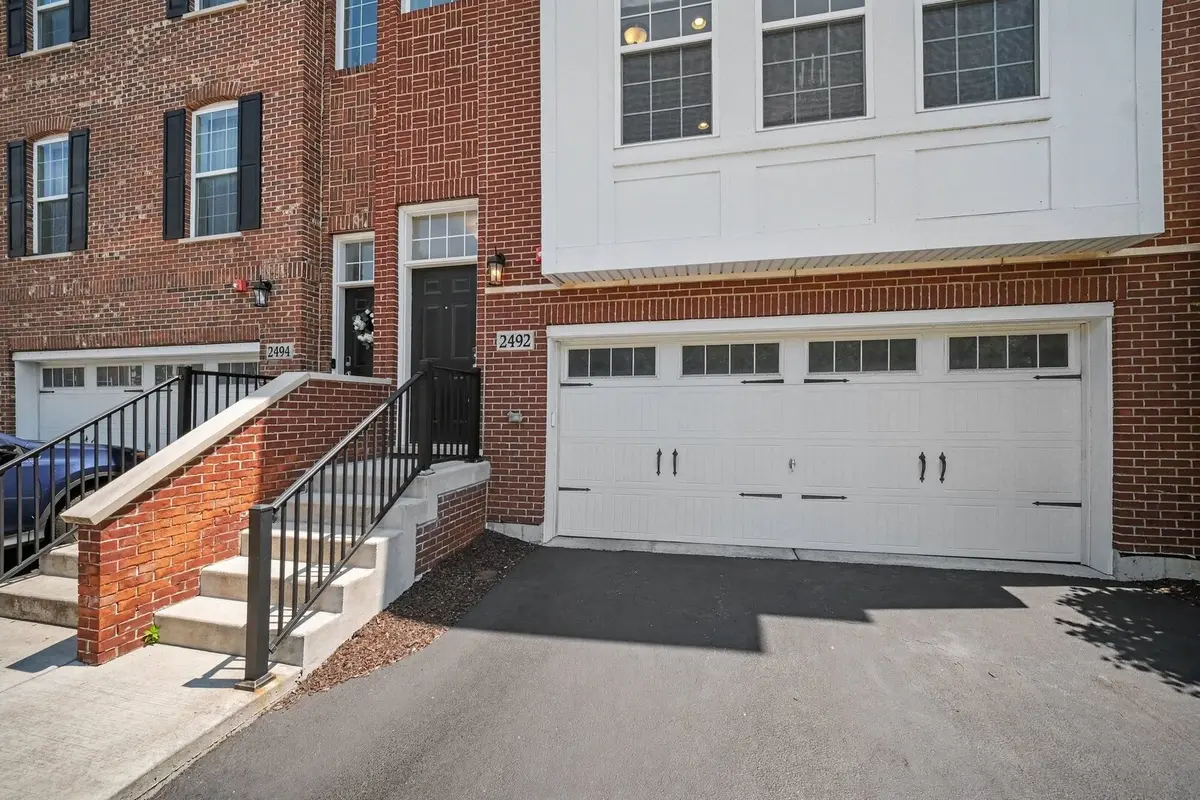 2492 Huntleigh Lane