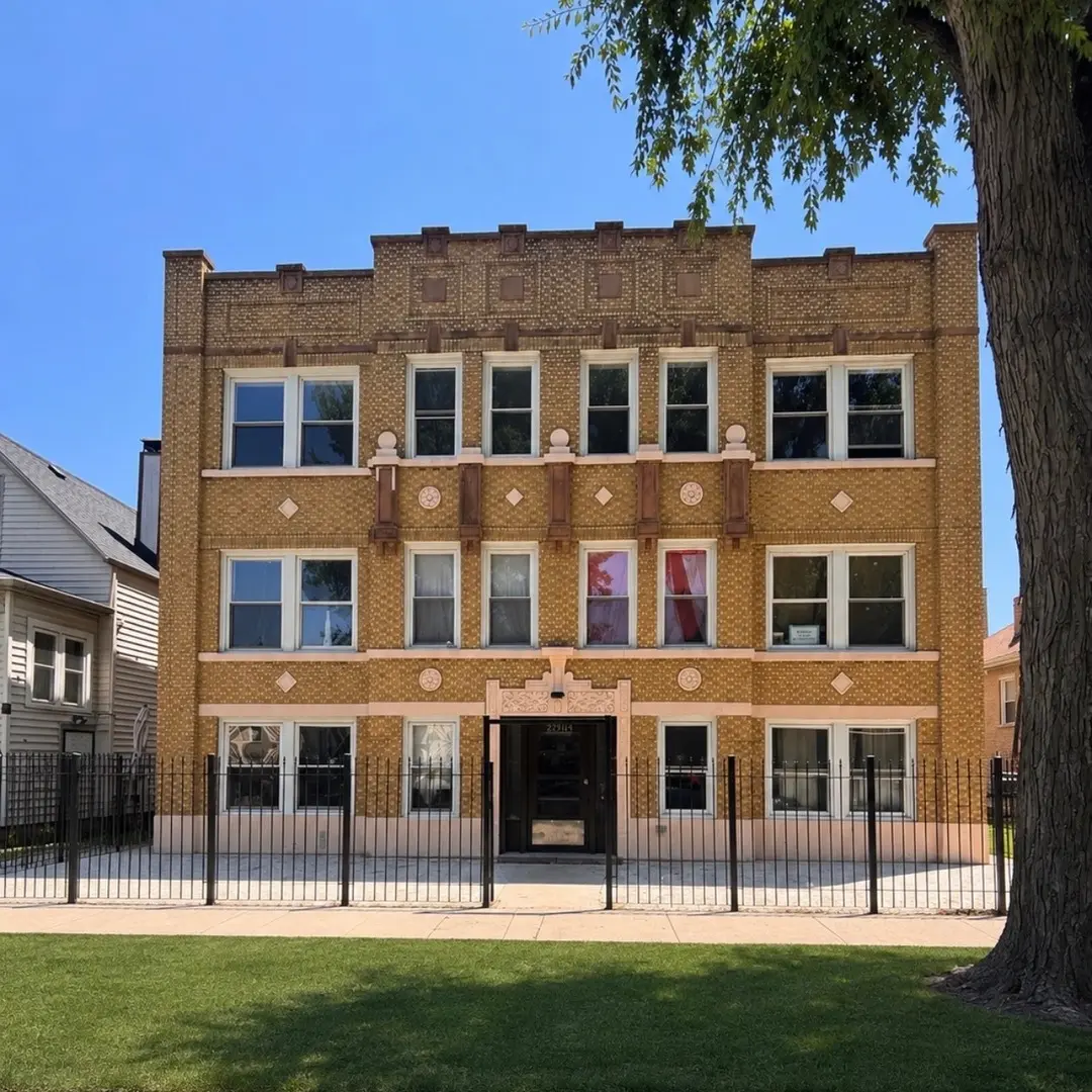 2207-09 N Mango Avenue