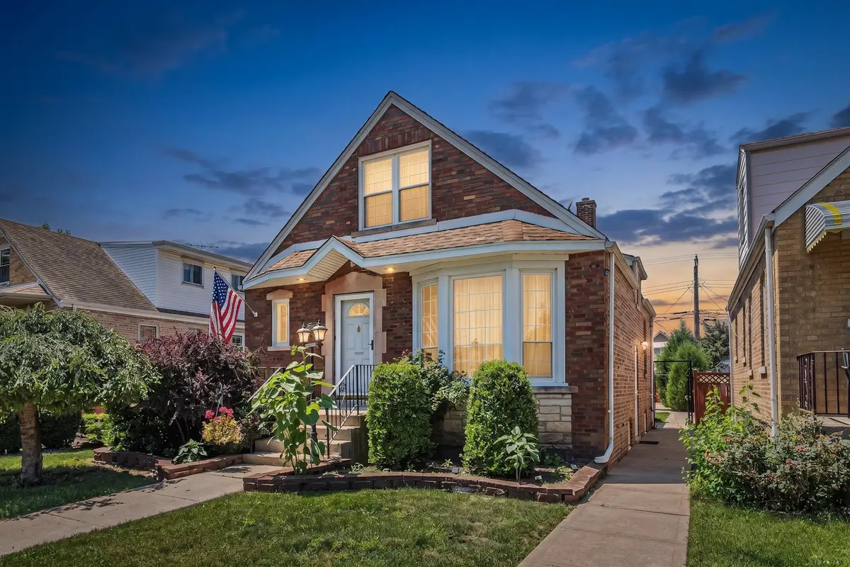 3448 N Oleander Avenue
