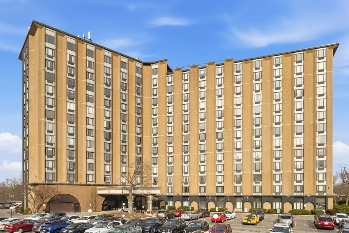 1 Renaissance Place