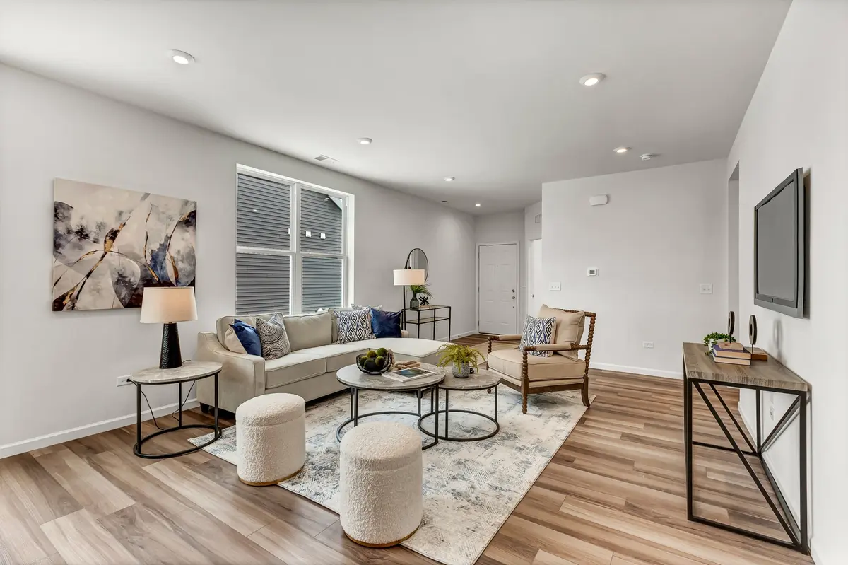 2809 Spring Circle South