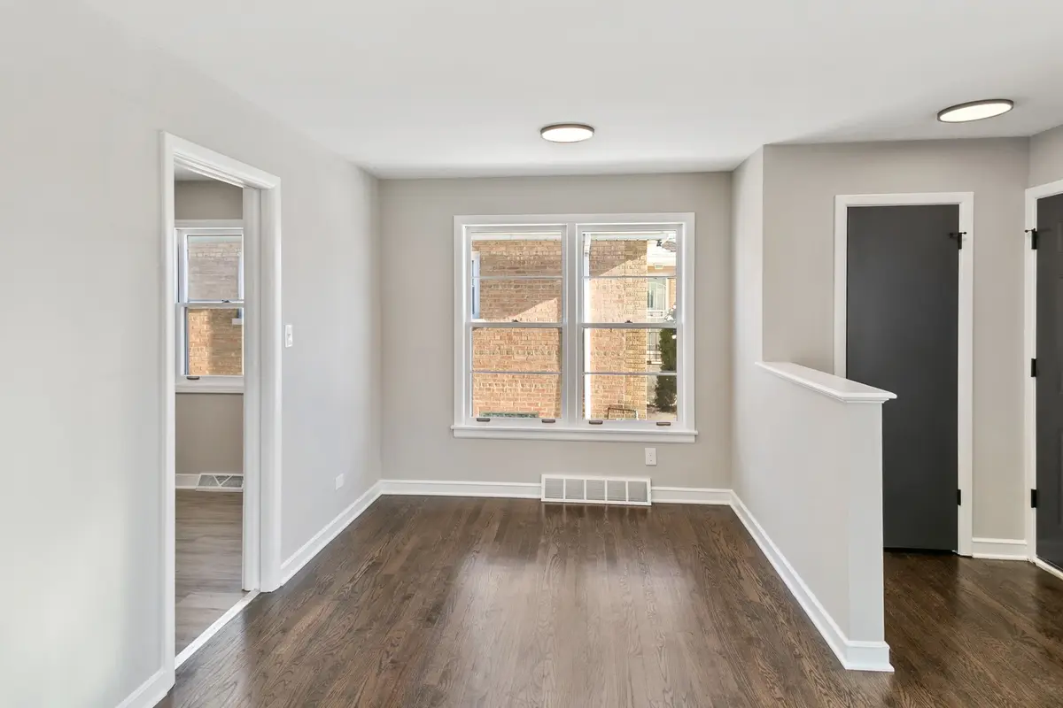 752 E 164th Street