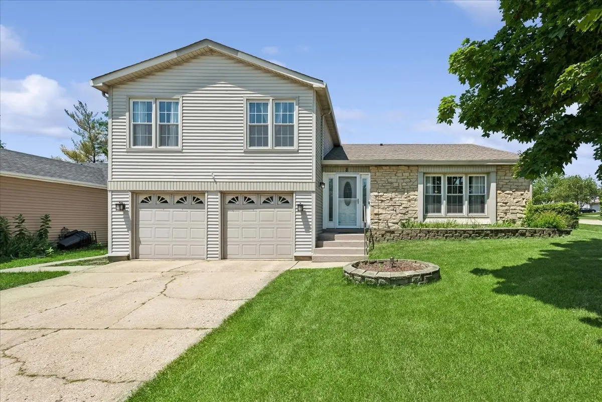 8 Auburn Drive