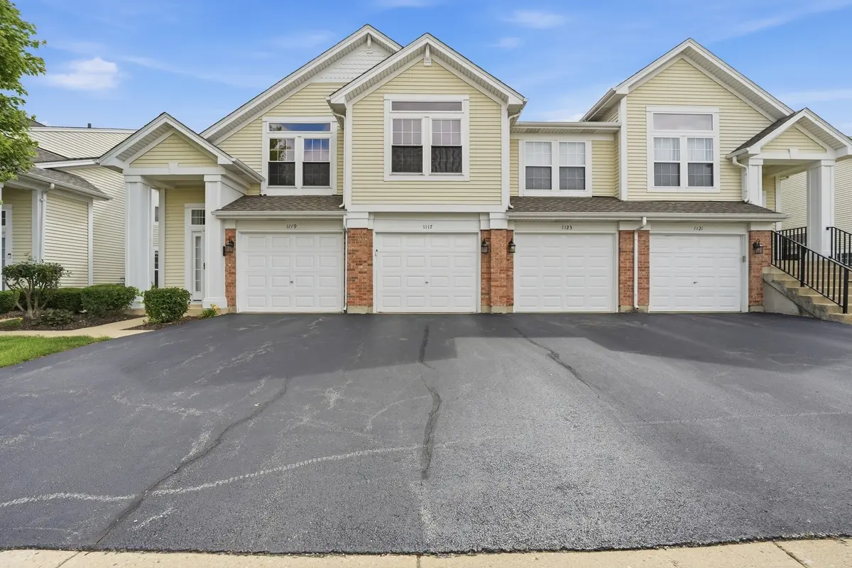 1117 Hawthorne Lane