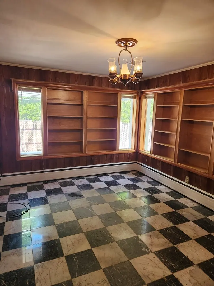 304 W Miller Road
