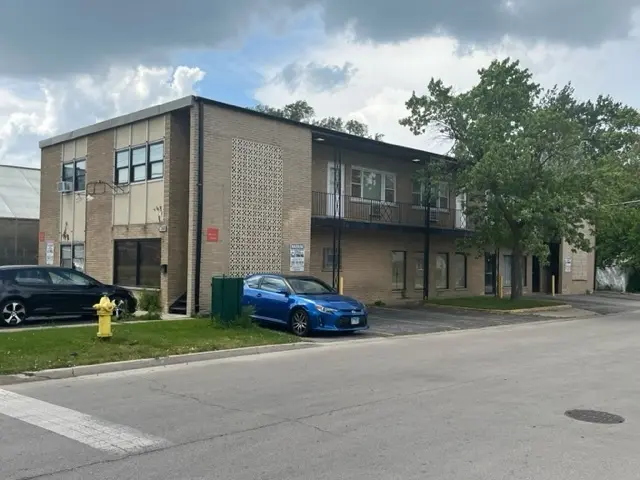 360 E North Avenue