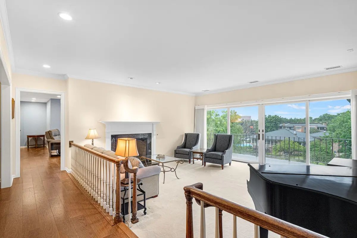 5 Oak Brook Club Drive