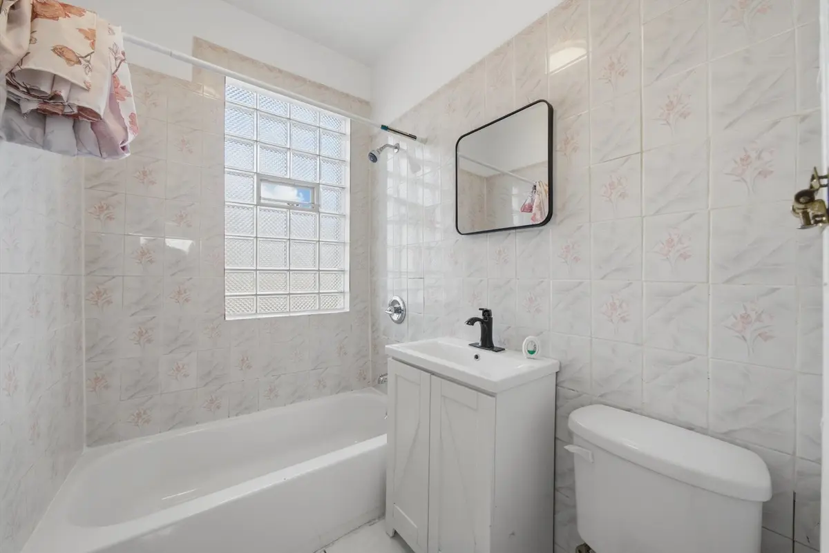 3115 W 54th Place