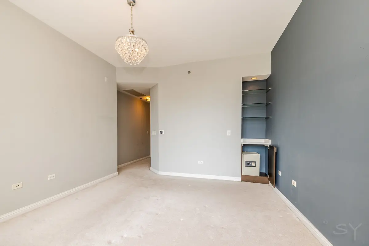 21 E Huron Street