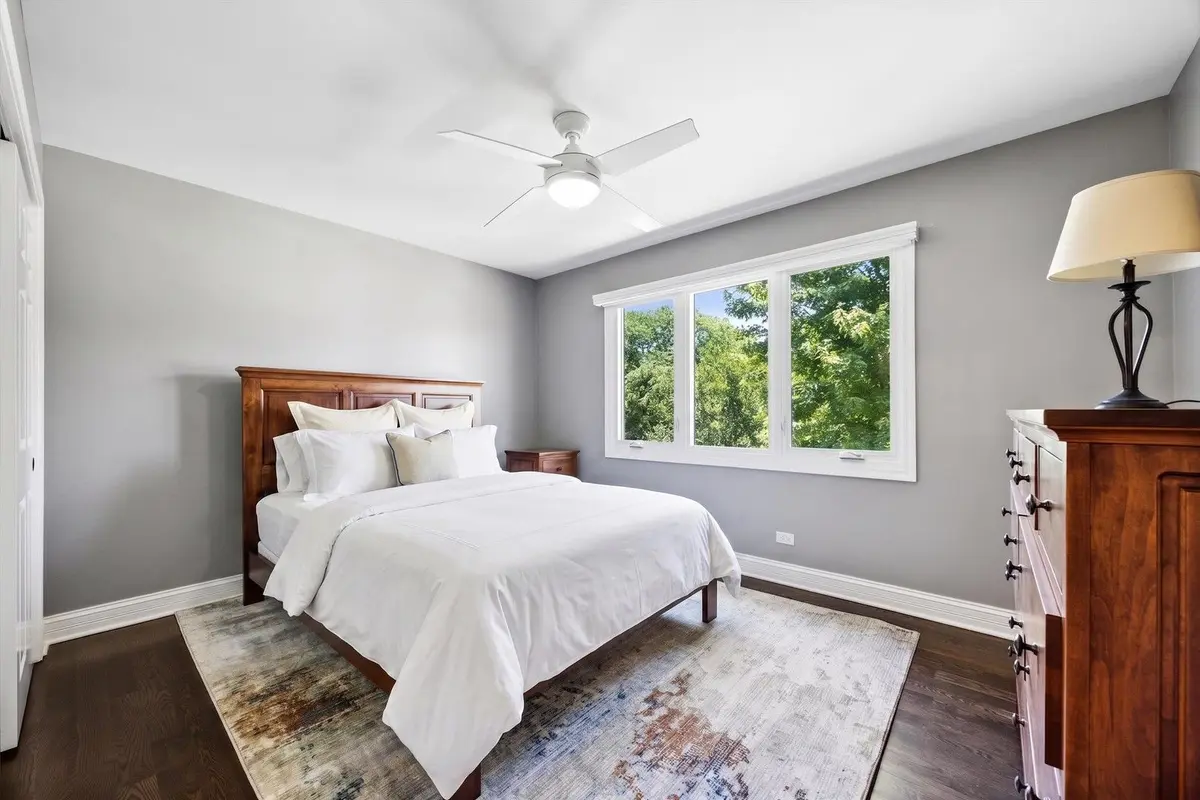 2S351 Chaucer Court