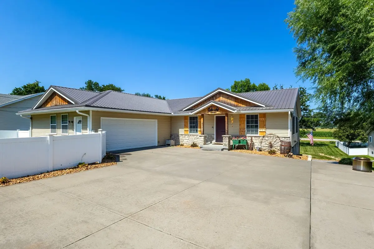 1825 Pineo Grove Lane
