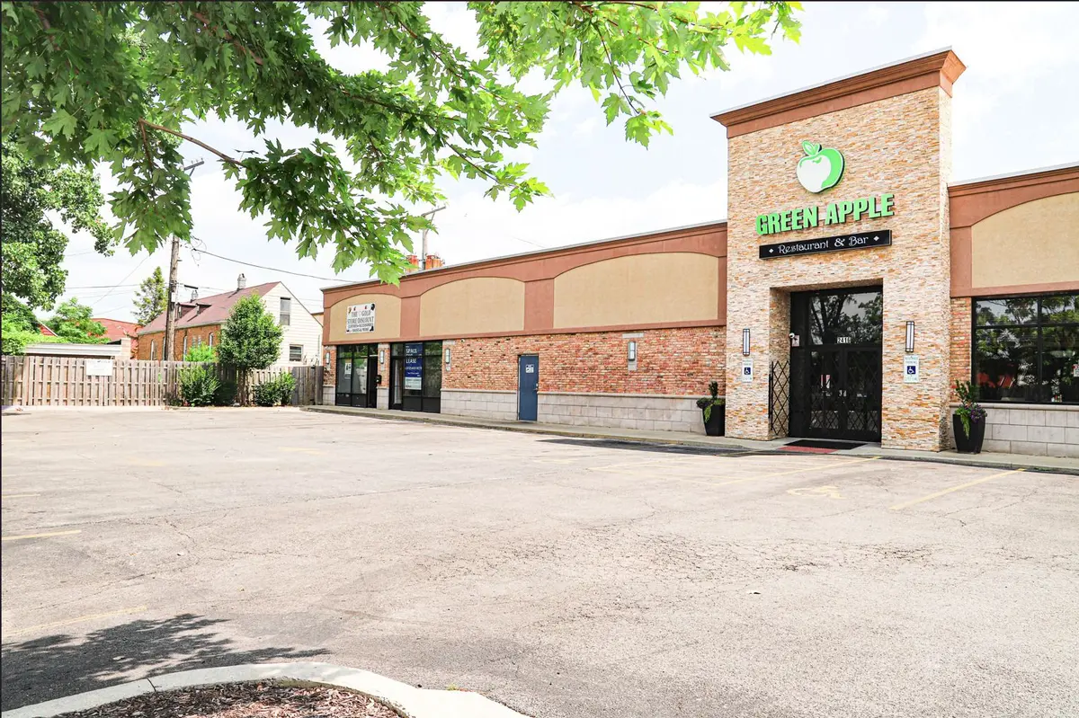 2418 W CERMAK Road