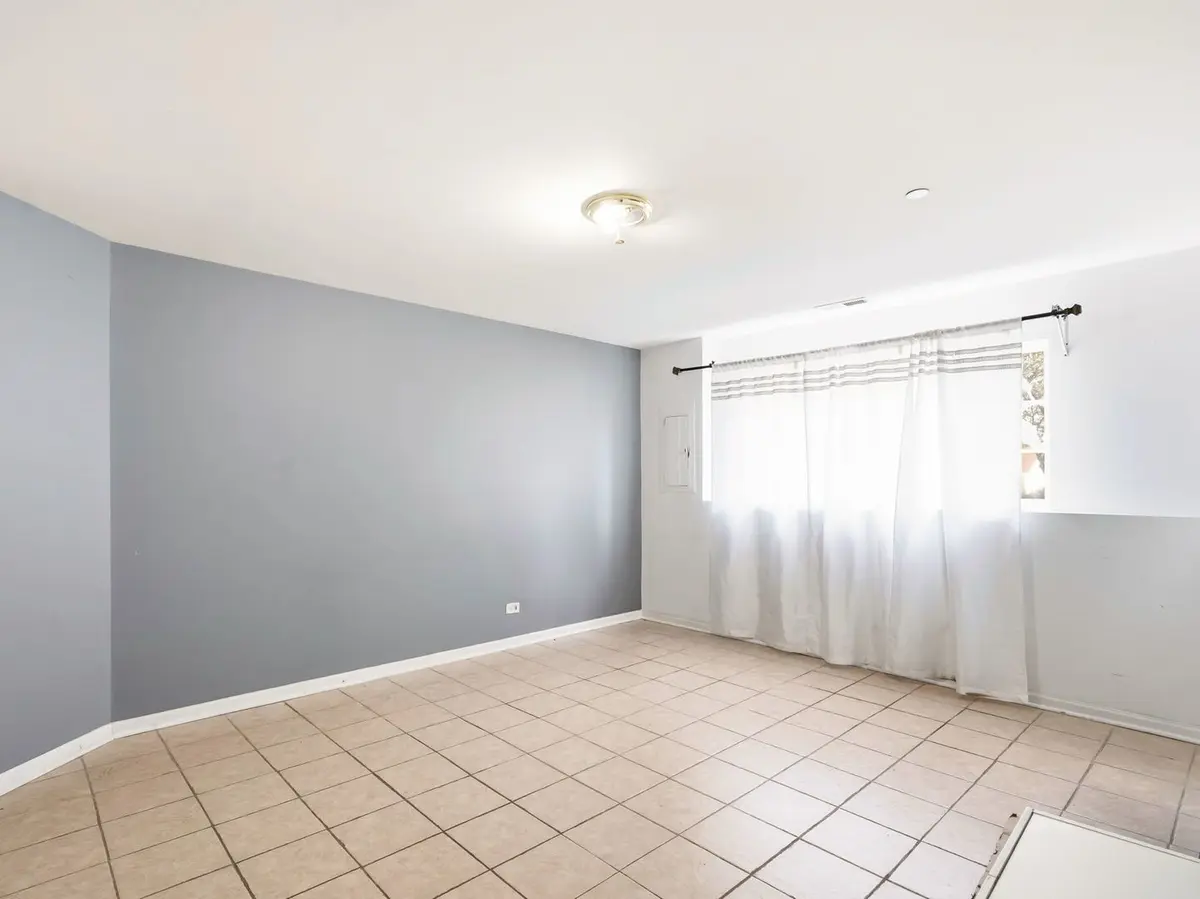 10228 Camden Lane