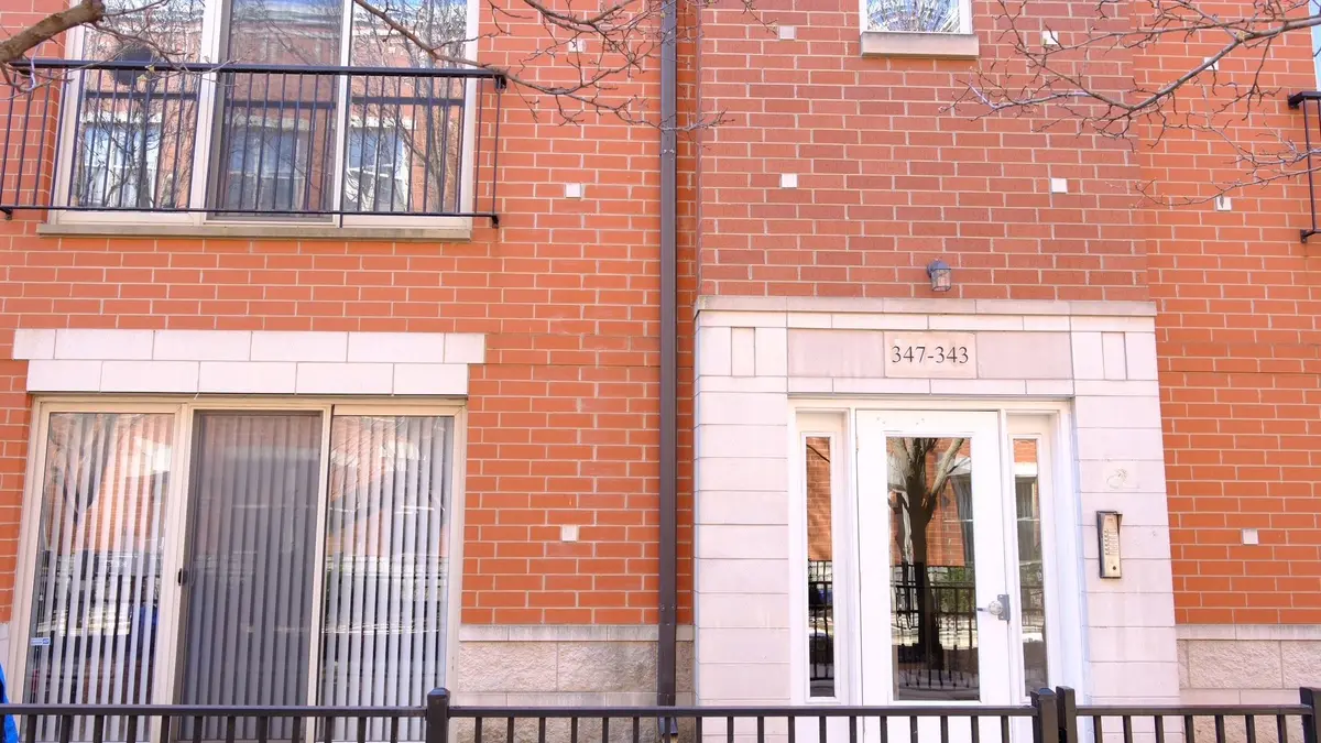 347 E 25TH Place