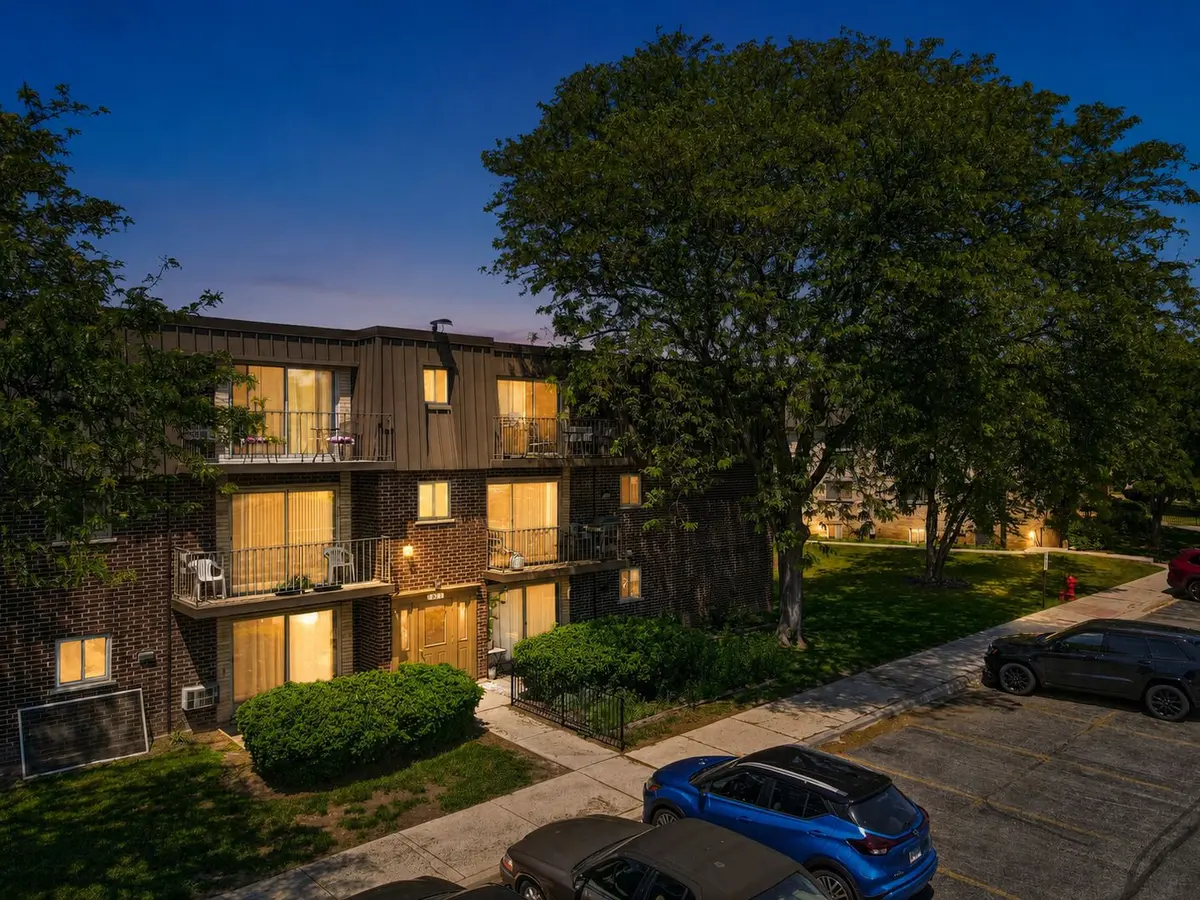 571 FAIRWAY VIEW Drive