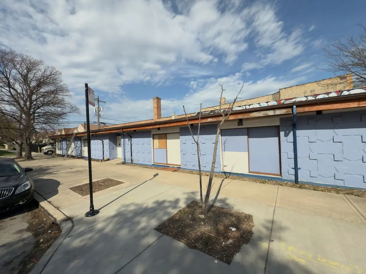 5724 W Diversey Avenue