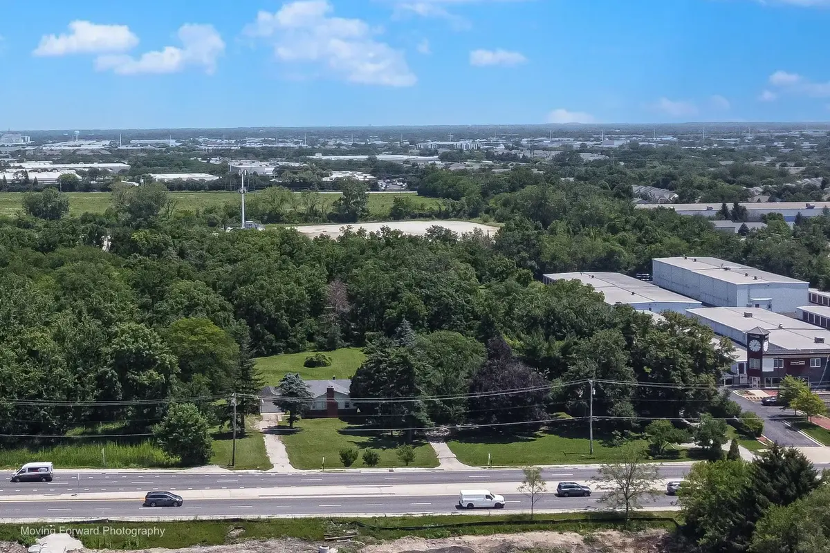 7S151 N Eola Road